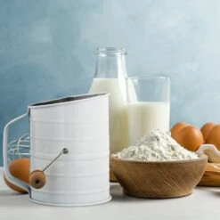 2x Passoires à Farine Avec Manivelle -Cuisine Ustensiles Magasin 00e888971f1548bf959cf97106a8c917