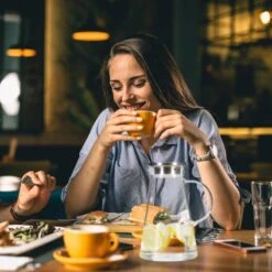 Carafe En Verre Avec Couvercle 1,8 L -Cuisine Ustensiles Magasin 0598aa22016440f8889c62d0ec735b35