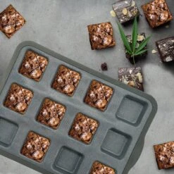 Moule à Gâteaux 12 Carrés -Cuisine Ustensiles Magasin 898254880a5640b9a2d41b7fb2ddb142