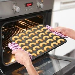 Plaque Pour 30 Croissants à La Vanille -Cuisine Ustensiles Magasin a029aaf8ca684af7a6bd2193f00ff3fc