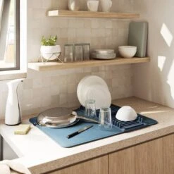 Umbra Egouttoir Pliable Udry L 14 Umbra Egouttoir Pliable Udry L -Cuisine Ustensiles Magasin ec7867b6699e4ad883faee4731387208